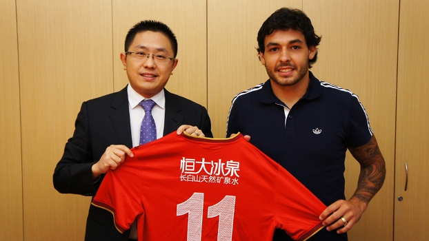 Ricardo Goulart foi anunciado como novo reforço do Guangzhou Evergrande