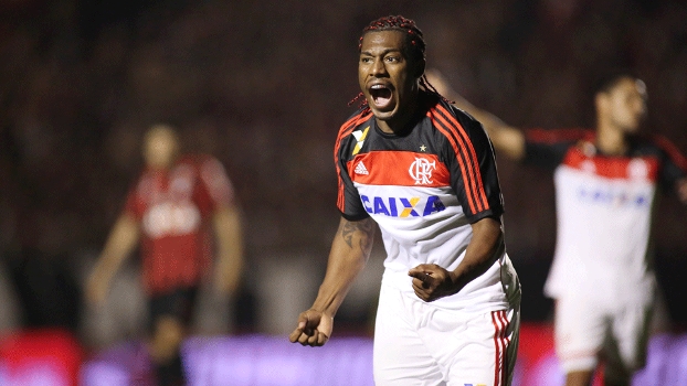 Amaral comemora o gol na decisão contra o Atlético-PR Amaral comemora o gol na decisão contra o Atlético-PR