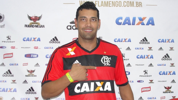 André Santos foi apresentado como novo reforço do Flamengo