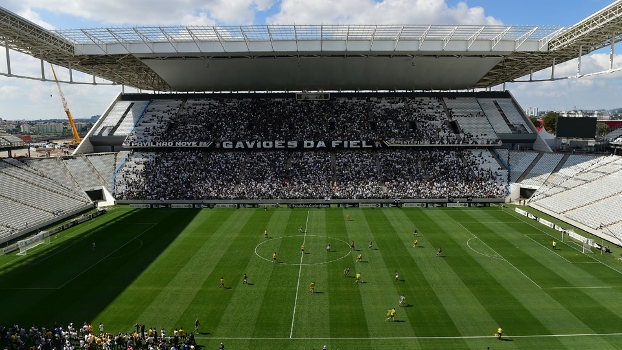 Depois de chuva na inauguração, Corinthians troca preço de ingressos