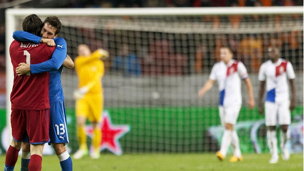 Holanda sai na frente, mas para em Buffon e vê Itália empatar nos acréscimos