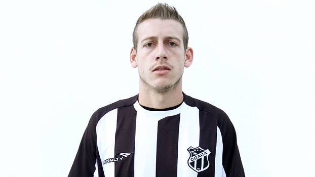 Uillian Correia defendeu o Sampaio Corrêa na última temporada Uillian Correia defendeu o Sampaio Corrêa na última temporada