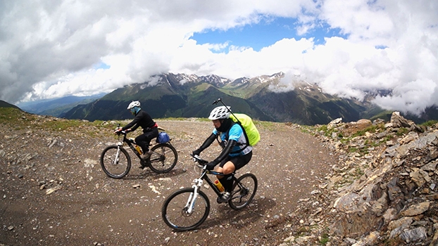 Pirineus: Pedal com desnível de 1280m na cordilheira entre a Espanha e a França | Aventuras com Renata Falzoni Pirineus: Pedal com desnível de 1280m na cordilheira entre a Espanha e a França | Aventuras com Renata Falzoni