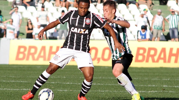 Jogo foi truncado na cpaital paranaense neste domingo