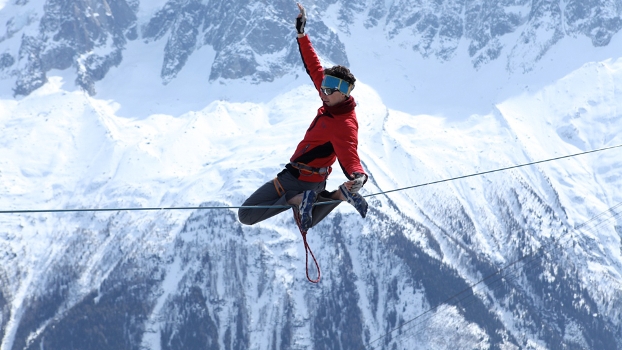 Julien Milot ? highline em Chamonix Mont-Blanc Julien Milot ? highline em Chamonix Mont-Blanc