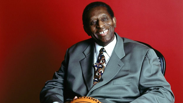 Earl Lloyd, primeiro negro a jogar na NBA, morreu aos 86 anos Earl Lloyd, primeiro negro a jogar na NBA, morreu aos 86 anos