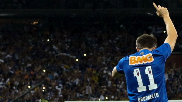 16ª RODADA - Cruzeiro 1 x 0 Grêmio - Em jogo complicado, a solução veio do banco: Dagoberto marcou para garantir a vitória