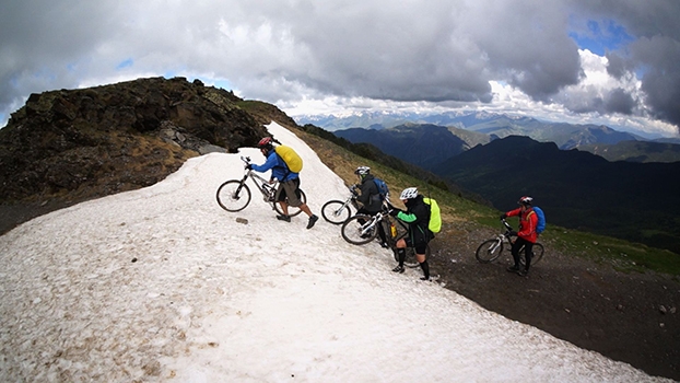 Pirineus: Pedal com desnível de 1280m na cordilheira entre a Espanha e a França | Aventuras com Renata Falzoni Pirineus: Pedal com desnível de 1280m na cordilheira entre a Espanha e a França | Aventuras com Renata Falzoni
