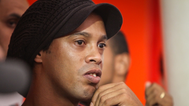 Ronaldinho esteve próximo de ser anunciado como atleta do Palmeiras nesta terça