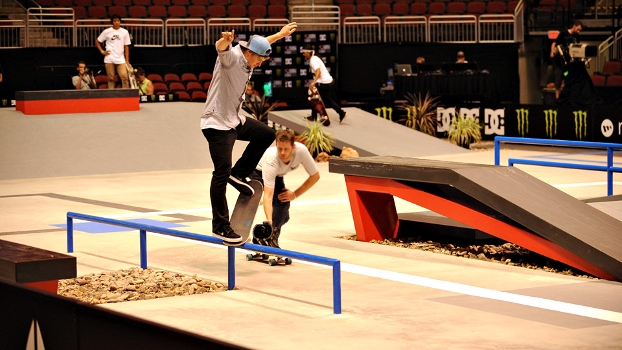 Shane O'Neill, 5º colocado. Crooked nollie flip to rockslide