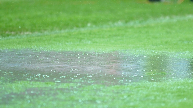 Gramado do Mineirão deixou a desejar e ficou encharcado e impraticável Gramado do Mineirão deixou a desejar e ficou encharcado e impraticável