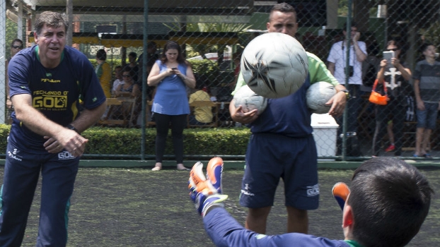 Filho de Brunoro alimenta sonho de goleiro em escola gerida por Zetti