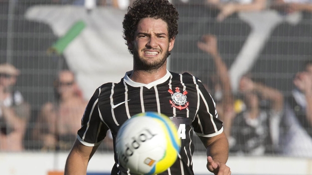 Pato, Douglas, Sheik... Emprestados custam R$ 3,6 milhões por mês ao Corinthians