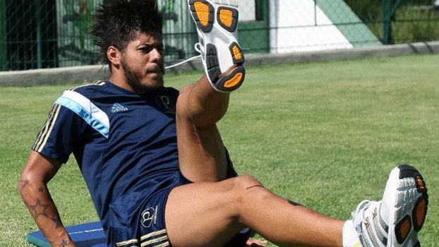 Após ano ruim, Leandro se anima por reencontrar o amigo Zé Roberto