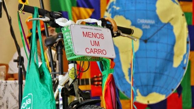 Enquanto isso, no teatro... Enquanto isso, no teatro...