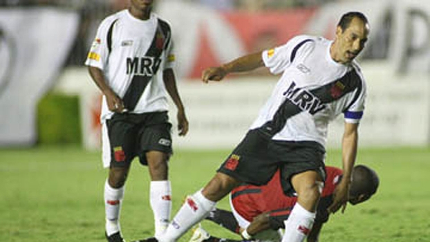 Edmundo com a camisa do Vasco em 2008, ano do primeiro rebaixamento vascaíno Edmundo com a camisa do Vasco em 2008, ano do primeiro rebaixamento vascaíno