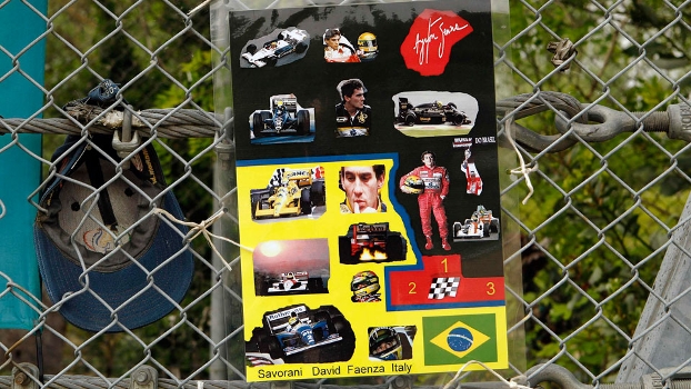 Curva Tamburello, onde Ayrton Senna sofreu acidente fatal, tem fotos do piloto brasileiro Curva Tamburello, onde Ayrton Senna sofreu acidente fatal, tem fotos do piloto brasileiro