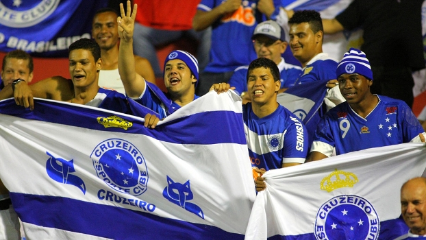 Torcida do Cruzeiro comemorou o terceiro título nacional ainda no intervalo da partida no Barradão