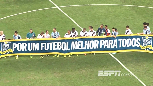 Jogadores protestaram na noite desta quarta-feira Jogadores protestaram na noite desta quarta-feira