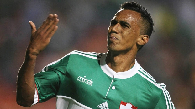 Juninho admite surpresa como titular e usa aprendizado de queda no Palmeiras