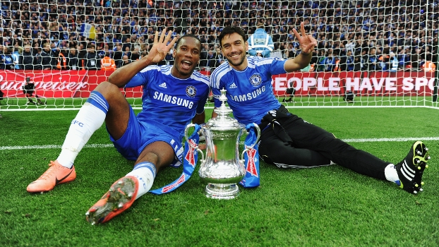 Drgoba e Paulo Ferreira colecionaram títulos no Chelsea em oito anos juntos Drgoba e Paulo Ferreira colecionaram títulos no Chelsea em oito anos juntos