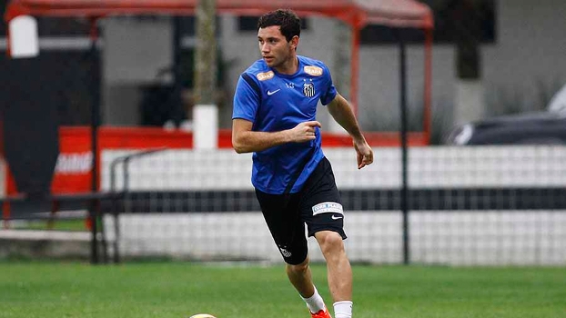 Com contrato no Santos até 2017, Mena é pretendido pelo Boca Juniors Com contrato no Santos até 2017, Mena é pretendido pelo Boca Juniors