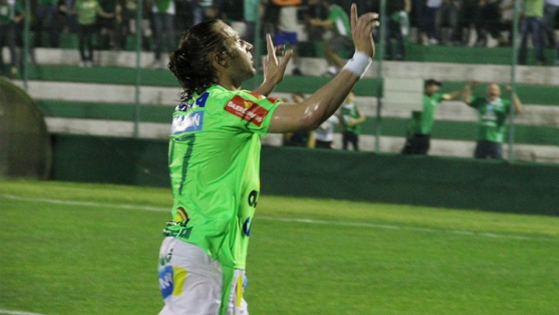 Rodrigo Gral fez o gol da Chapecoense no duelo catarinense contra o Figueirense Rodrigo Gral fez o gol da Chapecoense no duelo catarinense contra o Figueirense