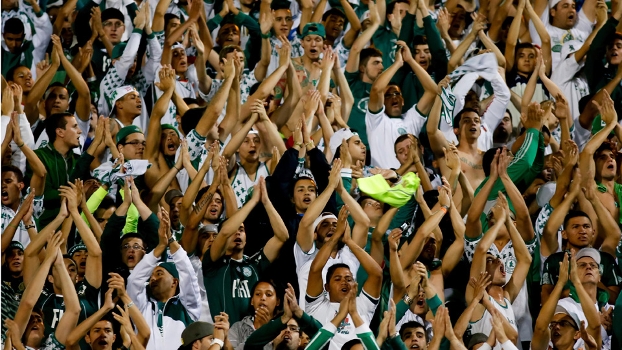 Palmeiras dispara na frente do São Paulo e 'encosta' no Corinthians em sócios-torcedores