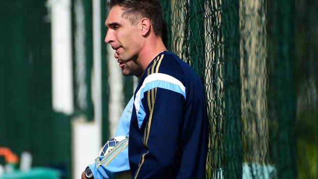 Prass volta a forçar cotovelo direito e inicia última etapa para jogar