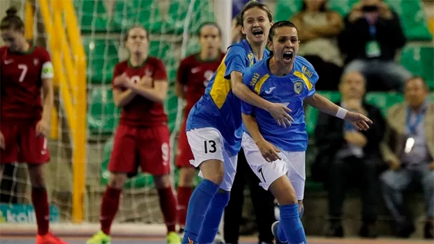 Vanessinha (d) e Adrianinha (e) comemoram gol do Brasil na final contra Portugal Vanessinha (d) e Adrianinha (e) comemoram gol do Brasil na final contra Portugal