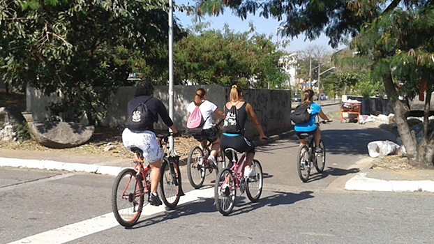 Ciclistas passando na Avenida Inajar de Souza, no momento da contagem. | Foto: Roberson Miguel Ciclistas passando na Avenida Inajar de Souza, no momento da contagem. | Foto: Roberson Miguel