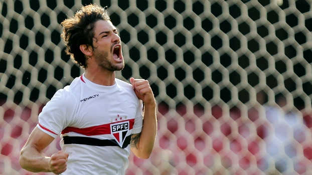 Para deixar Corinthians e ser do São Paulo, Pato precisaria abrir mão de R$ 3,6 milhões