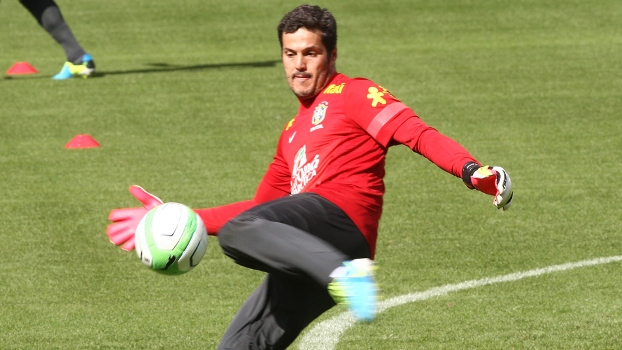 Júlio César, em treino da seleção brasileira na Basileia, na Suíça Júlio César, em treino da seleção brasileira na Basileia, na Suíça