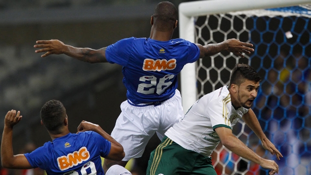 Campeonato aberto? Cruzeiro amassa Palmeiras, mas para em Prass e só empata