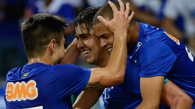 22ª RODADA - Cruzeiro 2 x 0 Atlético-PR - A derrota para o São Paulo não abalou: com segurança e gol de Moreno, equipe se recuperou