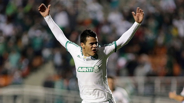 Mendieta comemora: meia faz belo gol e empata para o Palmeiras contra o Paysandu no Pacaembu Mendieta comemora: meia faz belo gol e empata para o Palmeiras contra o Paysandu no Pacaembu