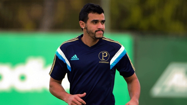 Henrique destaca bom ambiente no Palmeiras e diz que ficou chateado com presidente do Santos