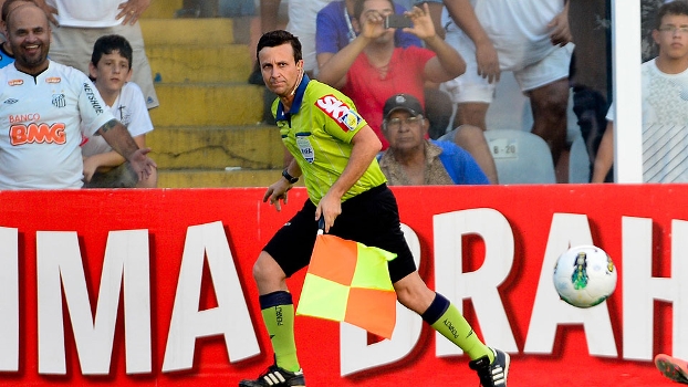 Emerson Augusto de Carvalho voltará a bandeirar um Santos x Corinthians