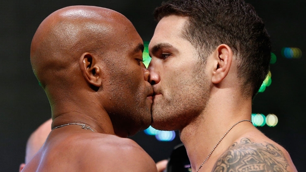 O 'selinho' na encarada entre Anderson Silva e Chris Weidman O 'selinho' na encarada entre Anderson Silva e Chris Weidman