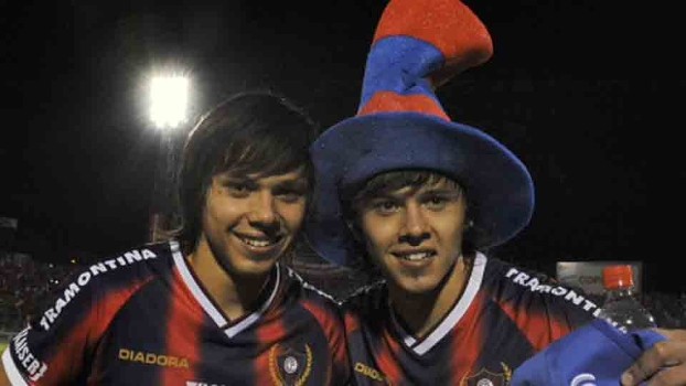 Grupo quer colocar irmão gêmeo de paraguaio no Corinthians