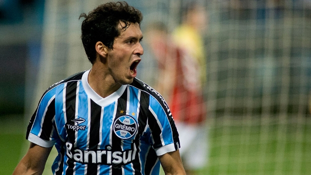 Riveros fez o gol da vitória do Grêmio sobre o Atlético Paranaense Riveros fez o gol da vitória do Grêmio sobre o Atlético Paranaense