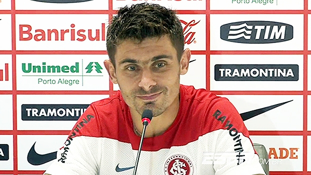 O meia Alex ainda não tem permanência garantida no Beira-Rio O meia Alex ainda não tem permanência garantida no Beira-Rio