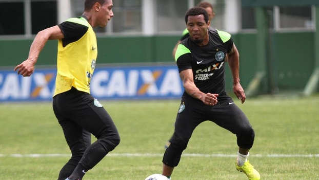 Cria do Corinthians, Rosinei reencontra o ex-clube: 'É diferente'