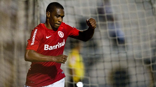 Em grande fase, veterano zagueiro Juan comemora gol marcado pelo Inter contra a Ponte Preta Em grande fase, veterano zagueiro Juan comemora gol marcado pelo Inter contra a Ponte Preta