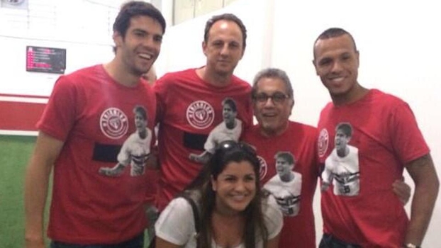 Mariana Aidar, com o pai Carlos Miguel, o meia Kaká, o goleiro Rogério Ceni e o atacante Luis Fabiano