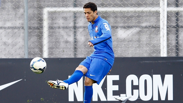 Zagueiro corintiano evita projetar disputa com o amigo Dedé