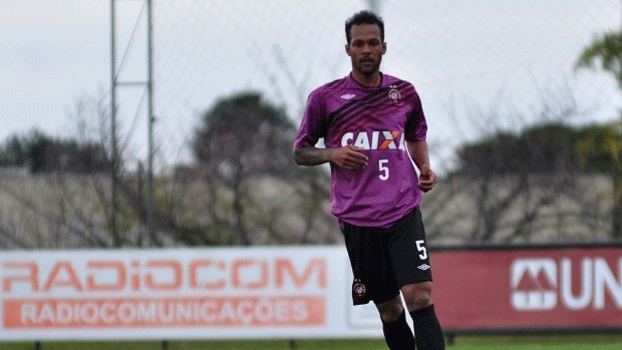 Bruno Silva trocou a Ponte Preta pelo Atlético-PR: destaque nos desarmes certos