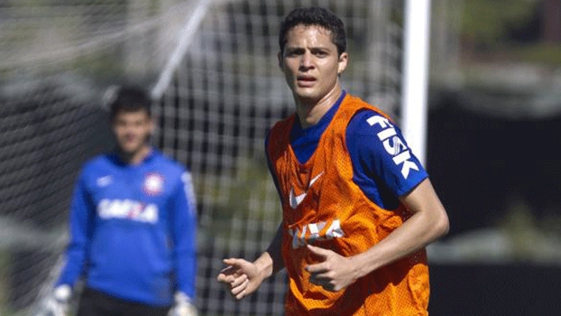 Anderson Martins respeita concorrentes e promete 'esforço máximo' no Corinthians