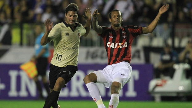 Vasco e Atlético-PR não saíram do zero em São Januário