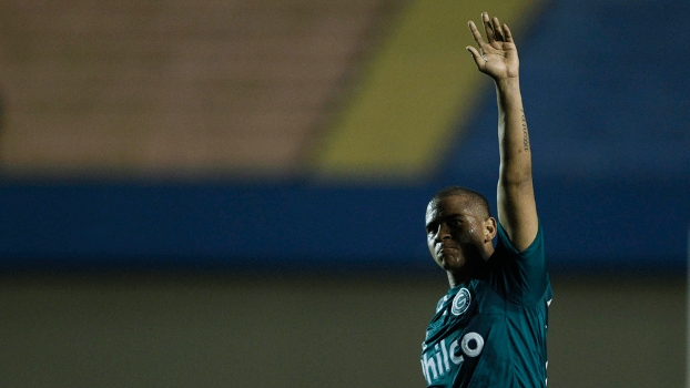 Walter marcou um belo gol na partida contra o Bahia